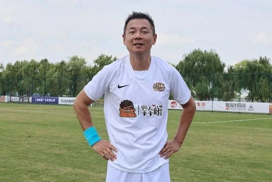 内衣男人