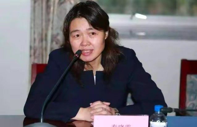 裙子下垂